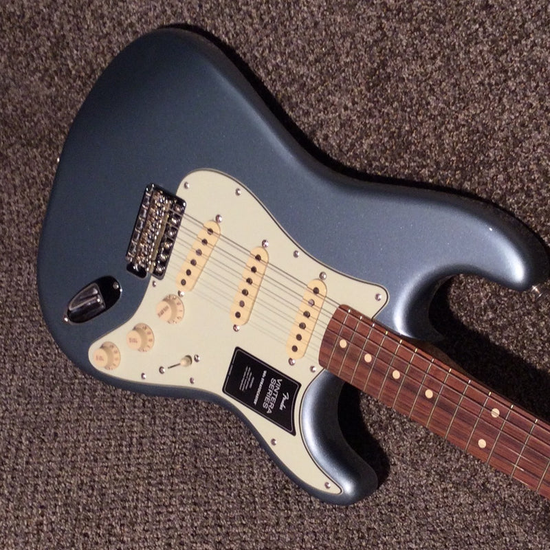 Fender Vintera® '60s Stratocaster®, Pau Ferro Fingerboard, Ice Blue Metallic