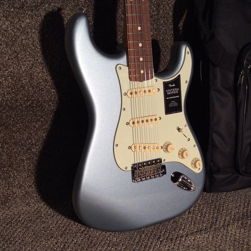 Fender Vintera® '60s Stratocaster®, Pau Ferro Fingerboard, Ice Blue Metallic