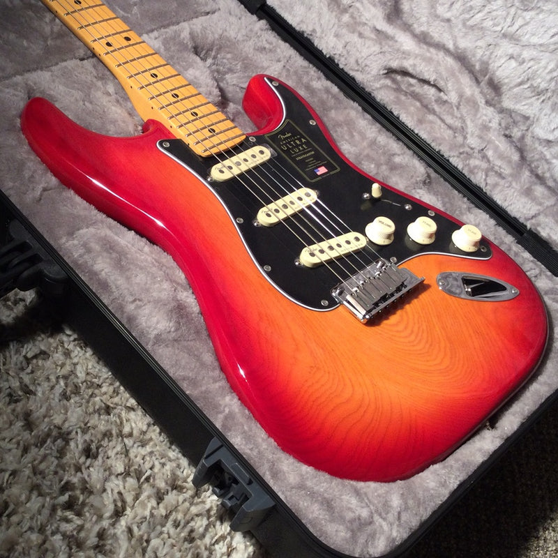 Fender American Ultra Luxe Stratocaster®, Maple Fingerboard, Plasma Red Burst