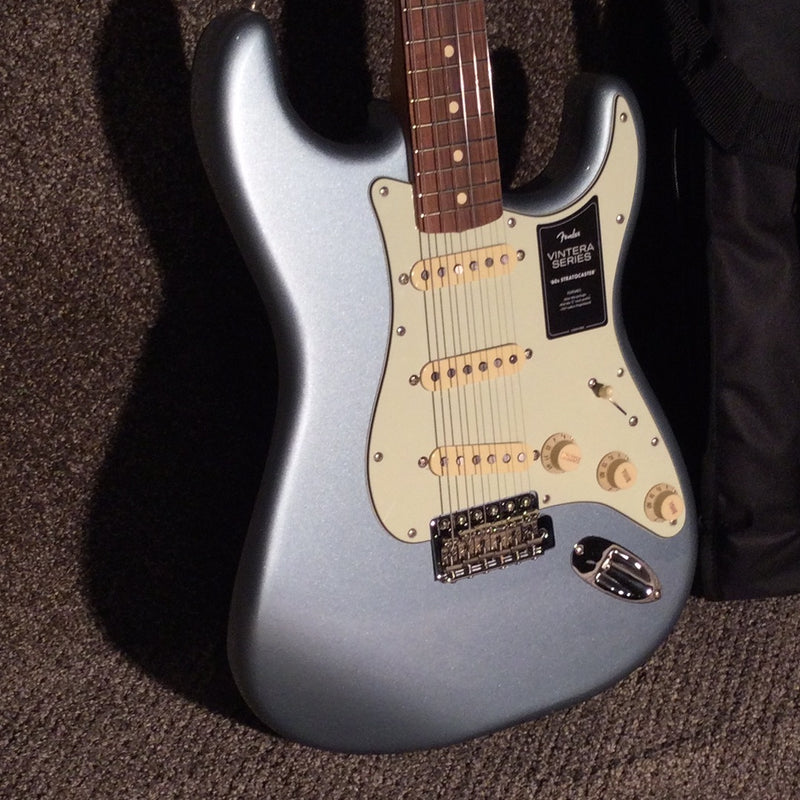 Fender Vintera® '60s Stratocaster®, Pau Ferro Fingerboard, Ice Blue Metallic