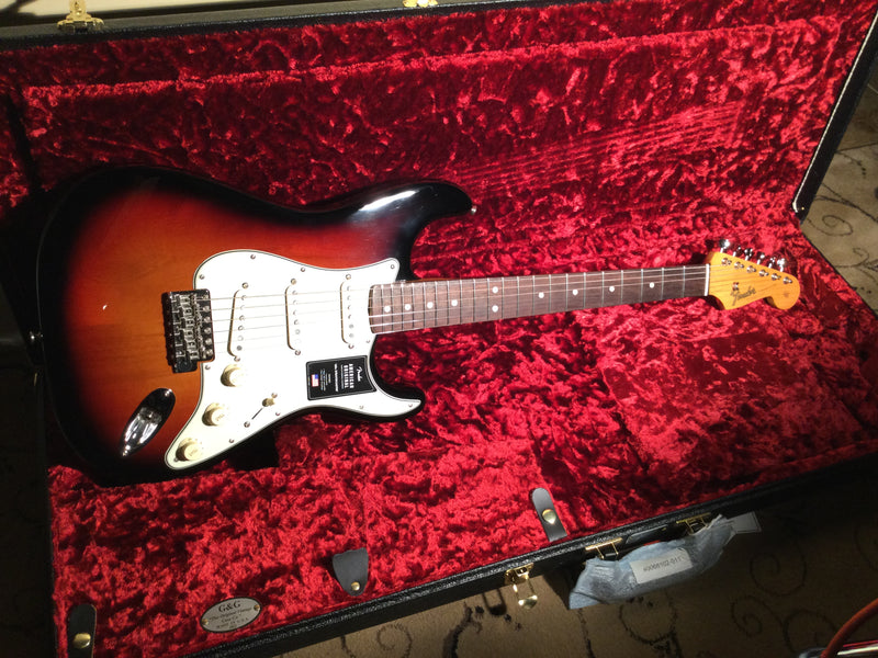 Fender  American Original '60s Stratocaster®, Rosewood Fingerboard, 3-Color Sunburst
