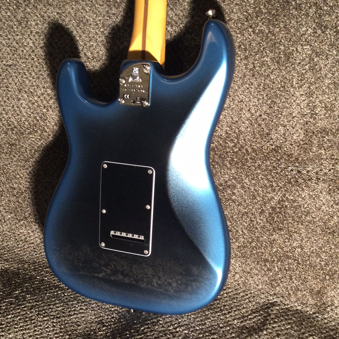 Fender American Professional II Stratocaster® HSS, Rosewood Fingerboard, Dark Night (2022 Mint)