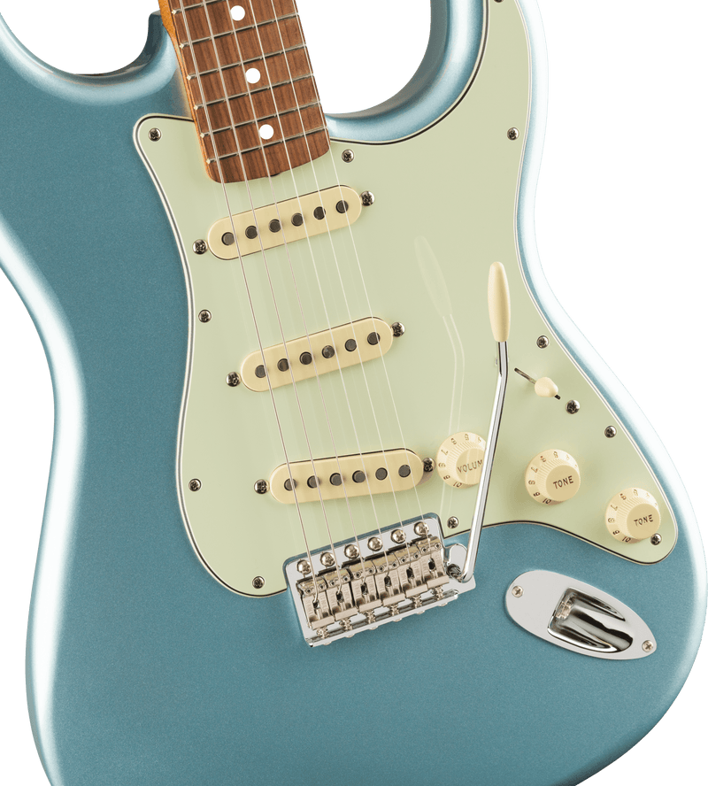 Fender Vintera® '60s Stratocaster®, Pau Ferro Fingerboard, Ice Blue Metallic